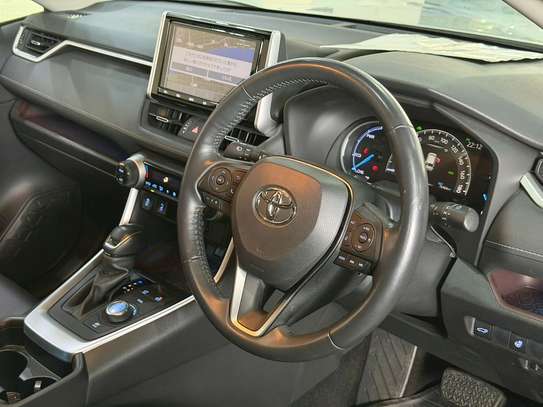 Toyota Rav4 newshape hybrid image 4