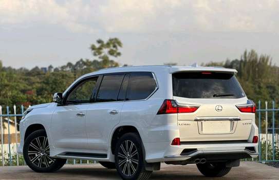 2019 Lexus LX570 image 2