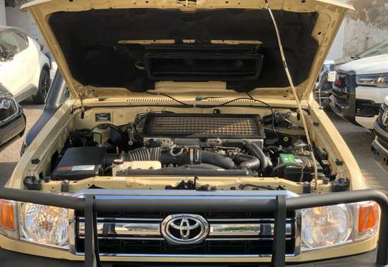 Toyota land Cruiser V8 Hard top 2018 image 9