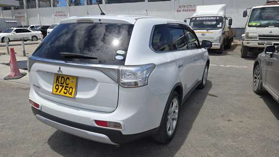 MITSUBISH OUTLANDER 2015MODEL 7 SEATER image 6
