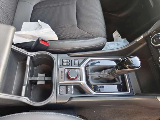 Subaru Forester sk9 2018 white image 4
