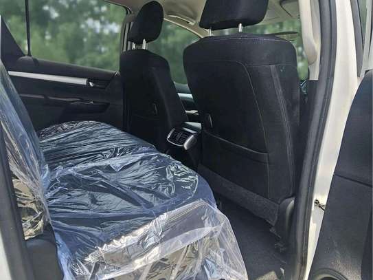 Toyota grand hiace 16 seater image 12