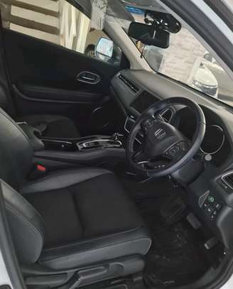 Honda Vezel Hybrid white 2019 2wd image 3