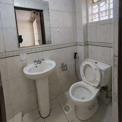 🏡 Elegant 4 Bedroom Villa To Let in Kileleshwa image 11