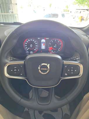 VOLVO XC40 T4  2018MODEL FULLY LOADED image 2