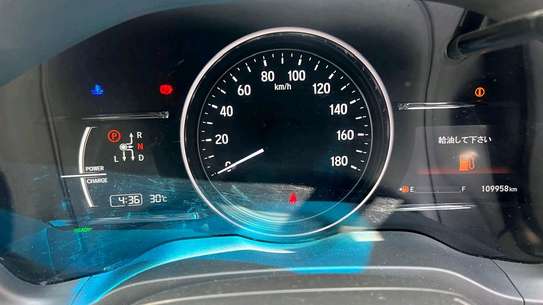 Honda vezel hybrid White 2019 4Wd image 4