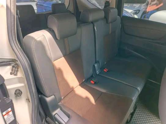 Toyota sienta hybrid image 5