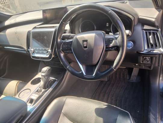 Crown RS 2019 model /sunroof image 5