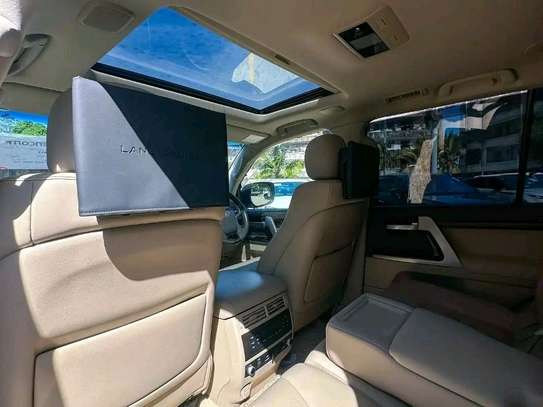Toyota land Cruiser ZX V8 Gold 2019 image 10