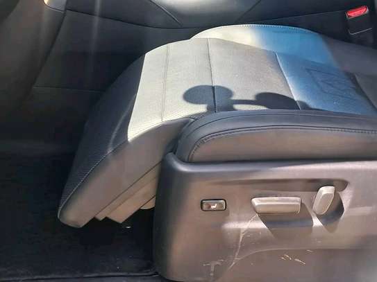 Toyota Alphard  with  sunroof image 13