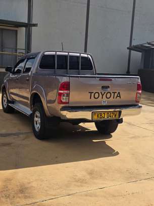 TOYOTA HILUX DOUBLE CAB image 6