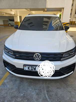 Sunroof Volkswagen Tiguan R-Line 4-Motion image 2