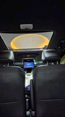 Toyota Esquire Black Sunroof Black 2018 image 5