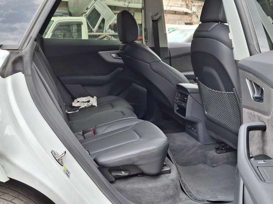 Audi Quattro Q8 2019 Sunroof image 8