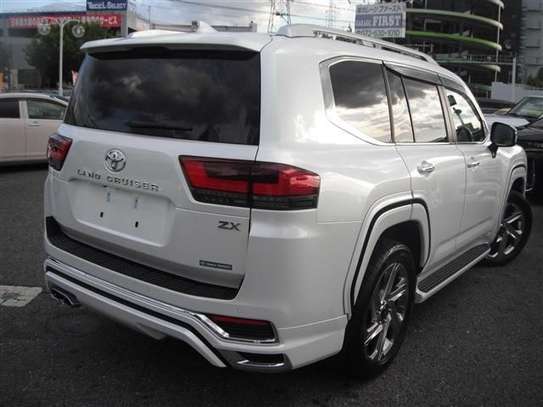 2022 TOYOTA LANDCRUISER image 5