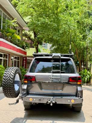 Toyota land Cruiser Sahara SUV 2018 4x4 image 10