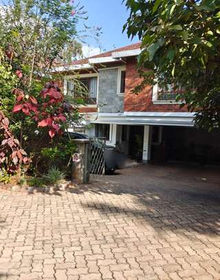 Elegant 5 Bedroom Townhouse for Sale in Kyuna image 4