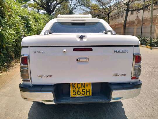TOYOTA HILUX DOUBLE CAB AUTOMATIC 2010 MODEL image 2