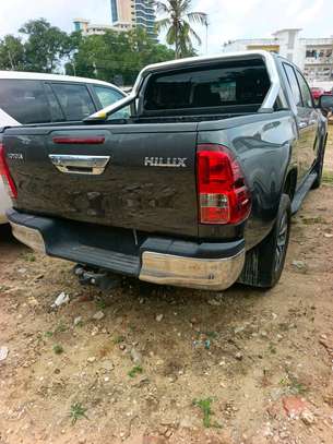 Toyota Hilux incible image 12