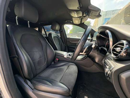 Mercedes Benz GLC250 2019 white image 4