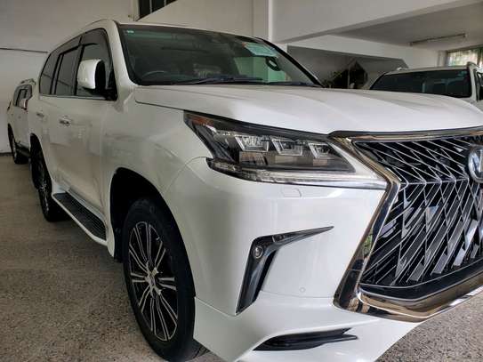 Lexus lX 570 image 2