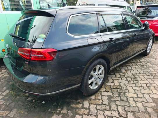 Volkwagen Passat hatchback image 4