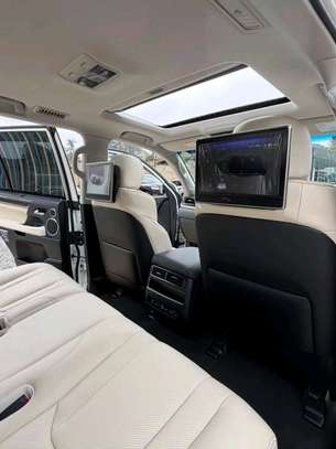 2019 Lexus Lx570 image 5