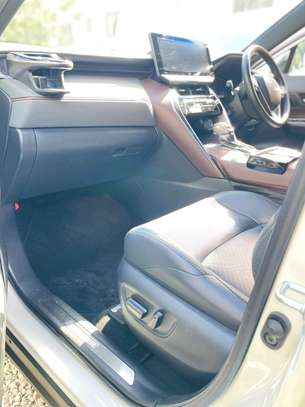 TOYOTA HARRIER NEW SHAPE 2020MODEL HYBRID MOONROOF image 3