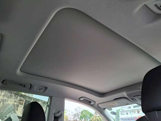 Audi Quattro Q8 2019 Sunroof image 10