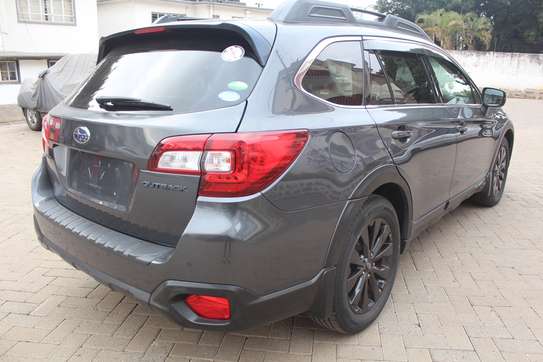 Subaru Outback 2019 Leather, Roof rails, 37,000 Kms image 3