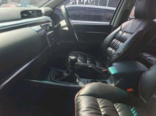 Toyota hilux manual diesel image 3