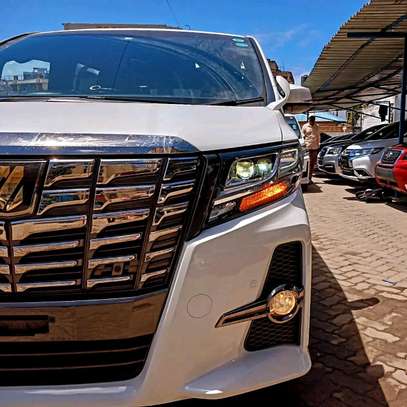 Toyota Alphard With Sunroof 2018 image 2