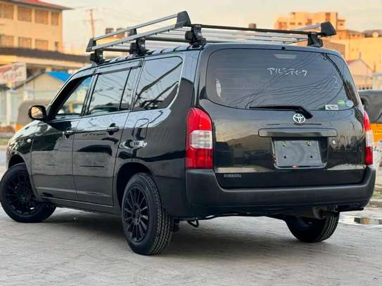 Toyota succeed black image 4
