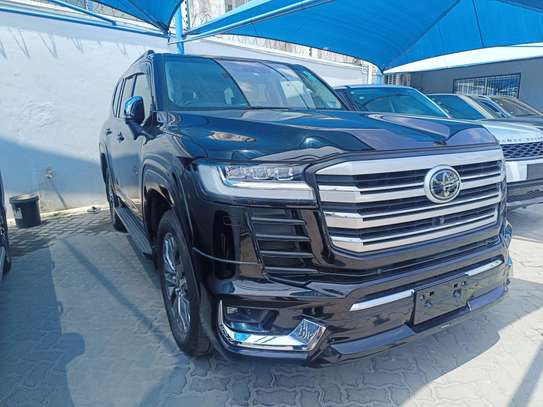 Toyota land Cruiser ZX petrol 2023 image 3