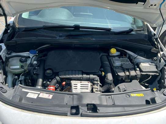 Peugeot 2008 2019 model image 13