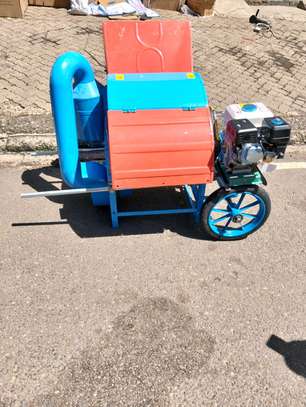 Multifunctional grain thresher powered by 7.5hp engine image 28