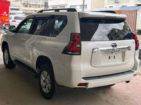 TOYOTA LANDCRUISER PRADO TX.L 2019MODEL SUNROOF PETROL image 3
