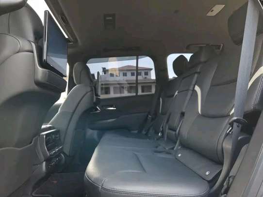 Toyota landcruiser GR image 10