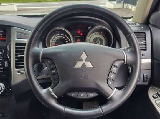 2019 MITSUBISHI PAJERO image 8