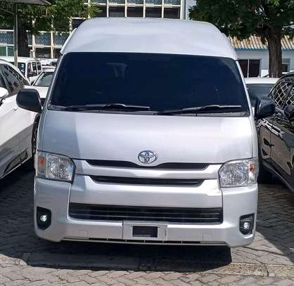 toyota hiace commuter 9l manual on offer image 2