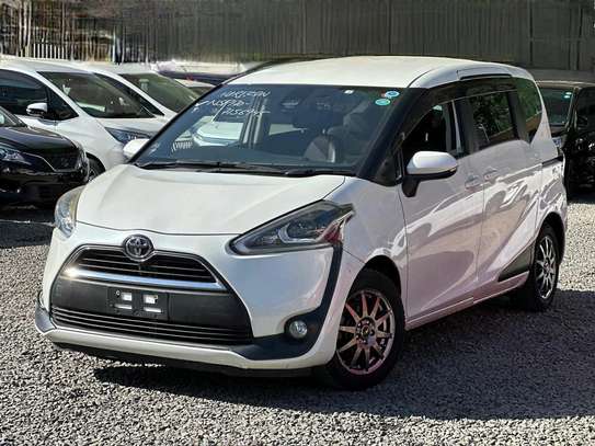 Toyota Sienta 7-Seater White Color fully loaded 2019 model. image 2