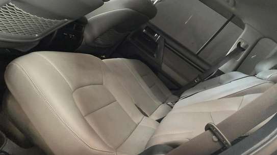 TOYOTA LANDCRUISER V8 DIESEL SUNROOF 2018MODEL image 3