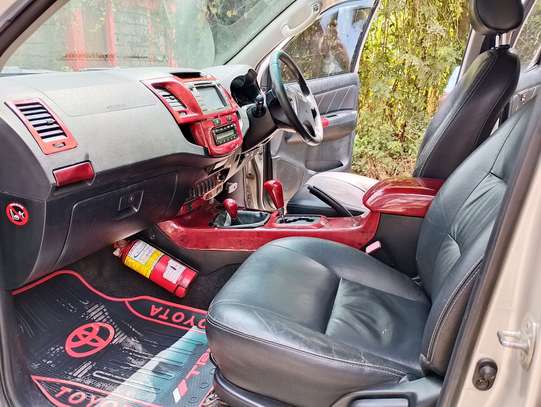 TOYOTA HILUX DOUBLE CAB AUTOMATIC 2013 MODEL image 11