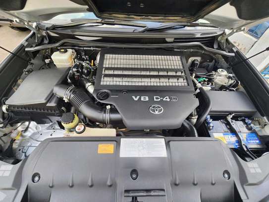 Toyota Land cruiser V8 Sahara Diesel 2018 image 3