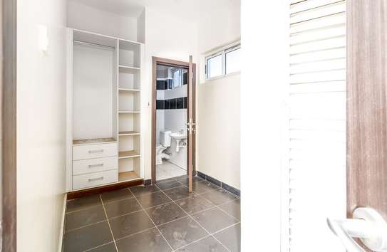 3 Bed Apartment with En Suite in Kileleshwa image 2