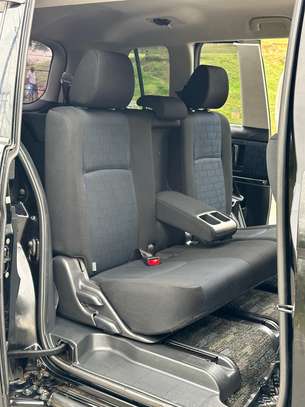 Used voxy image 9
