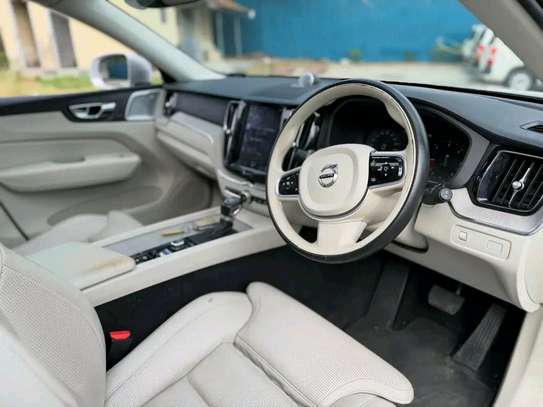 2019 VOLVO XC90 D4 image 12