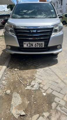 TOYOTA NOAH 2016MODEL 8 SEATER 2WD image 3