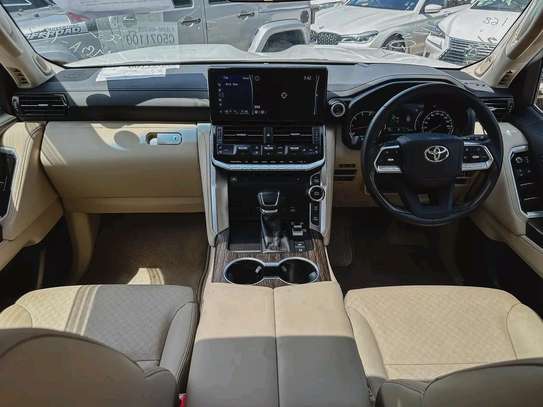 Toyota land cruiser Zx Sunroof 2022 image 5
