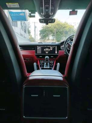 Porsche Cayenne image 3